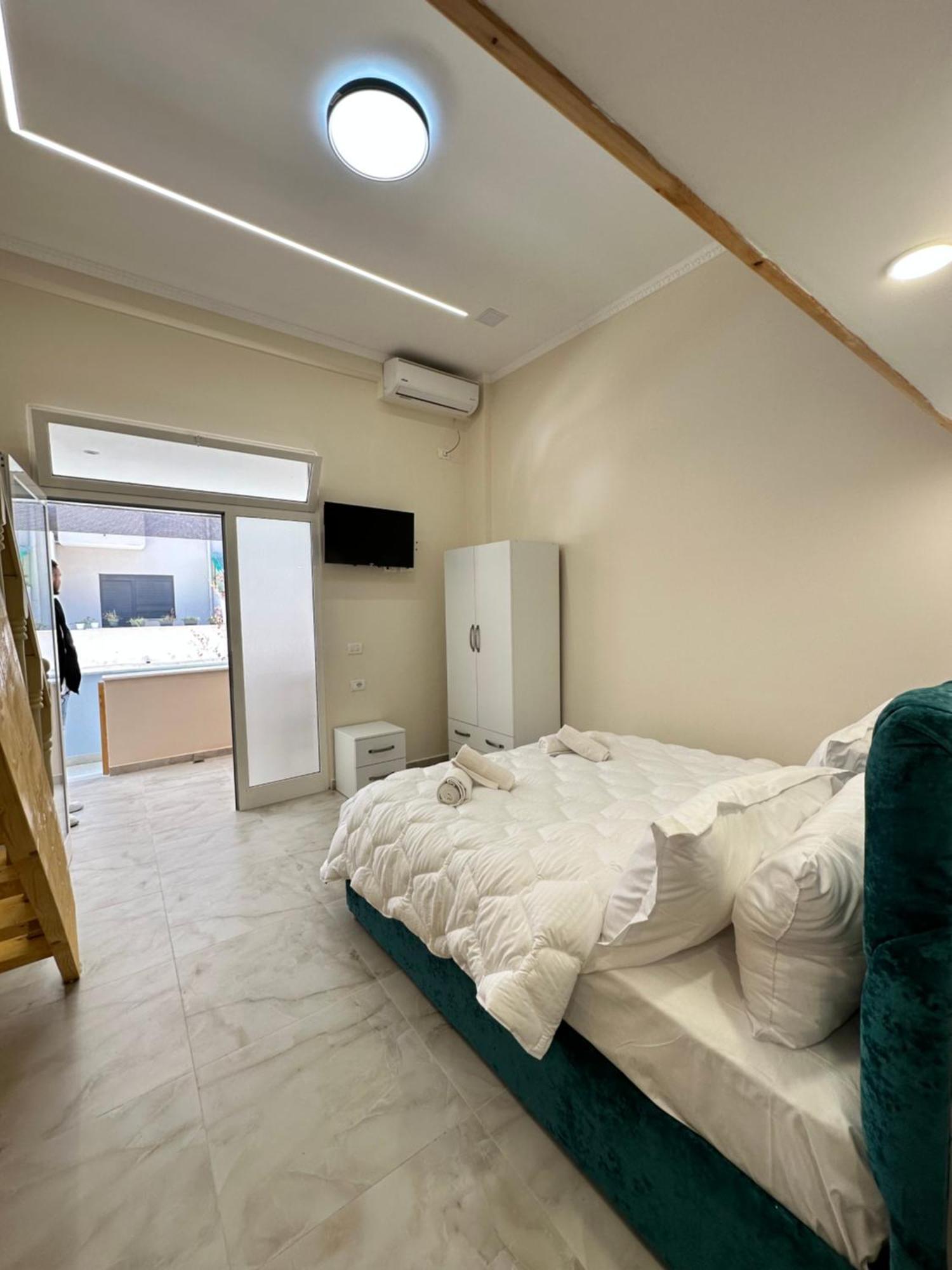 Troy Aparthotel Дуррес Экстерьер фото