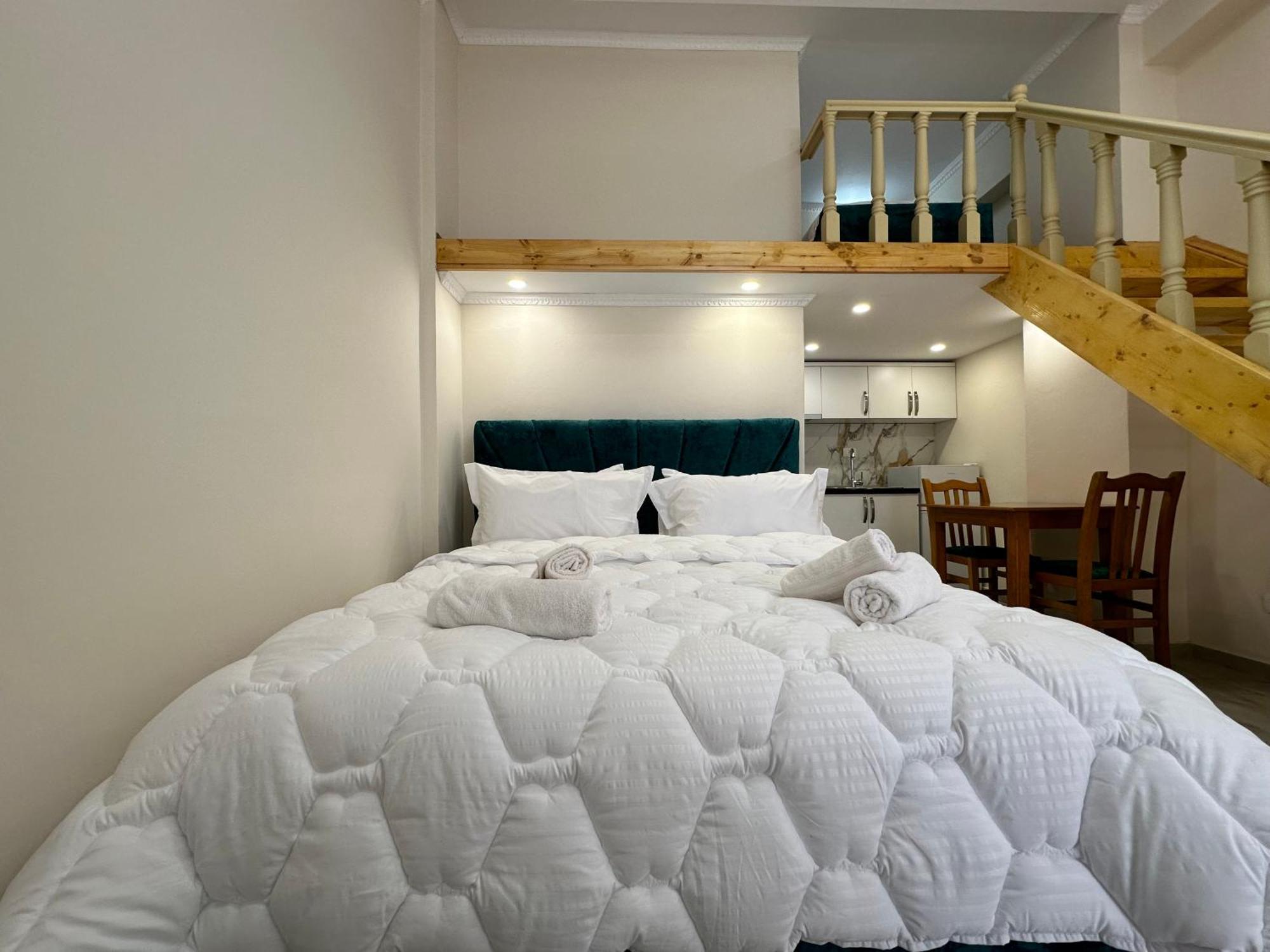 Troy Aparthotel Дуррес Экстерьер фото