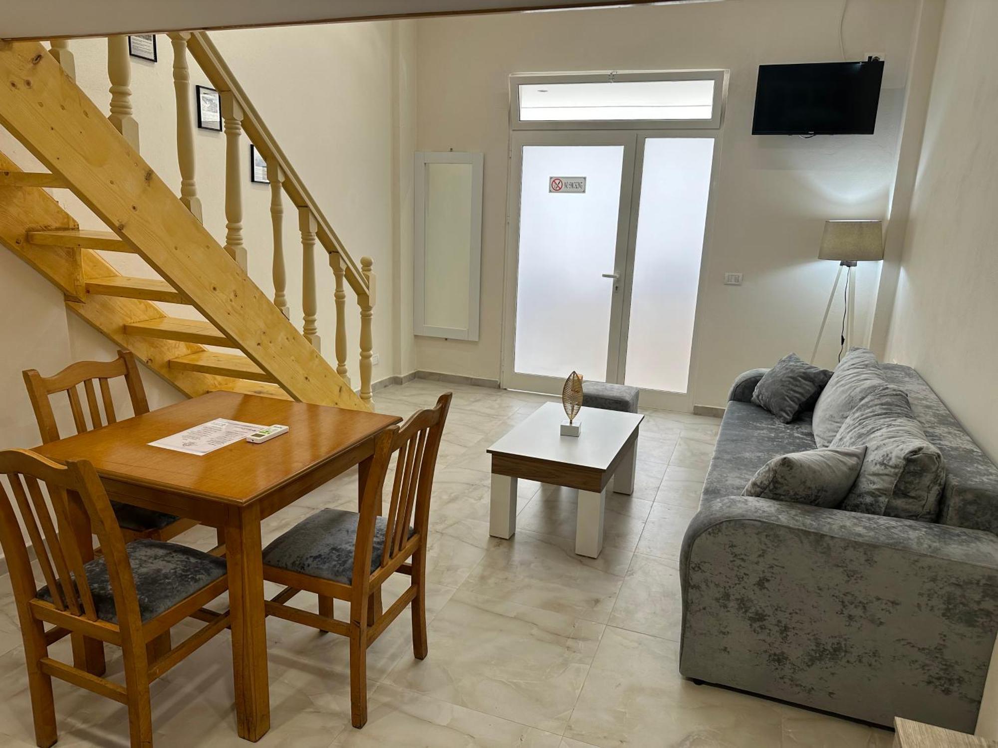 Troy Aparthotel Дуррес Экстерьер фото