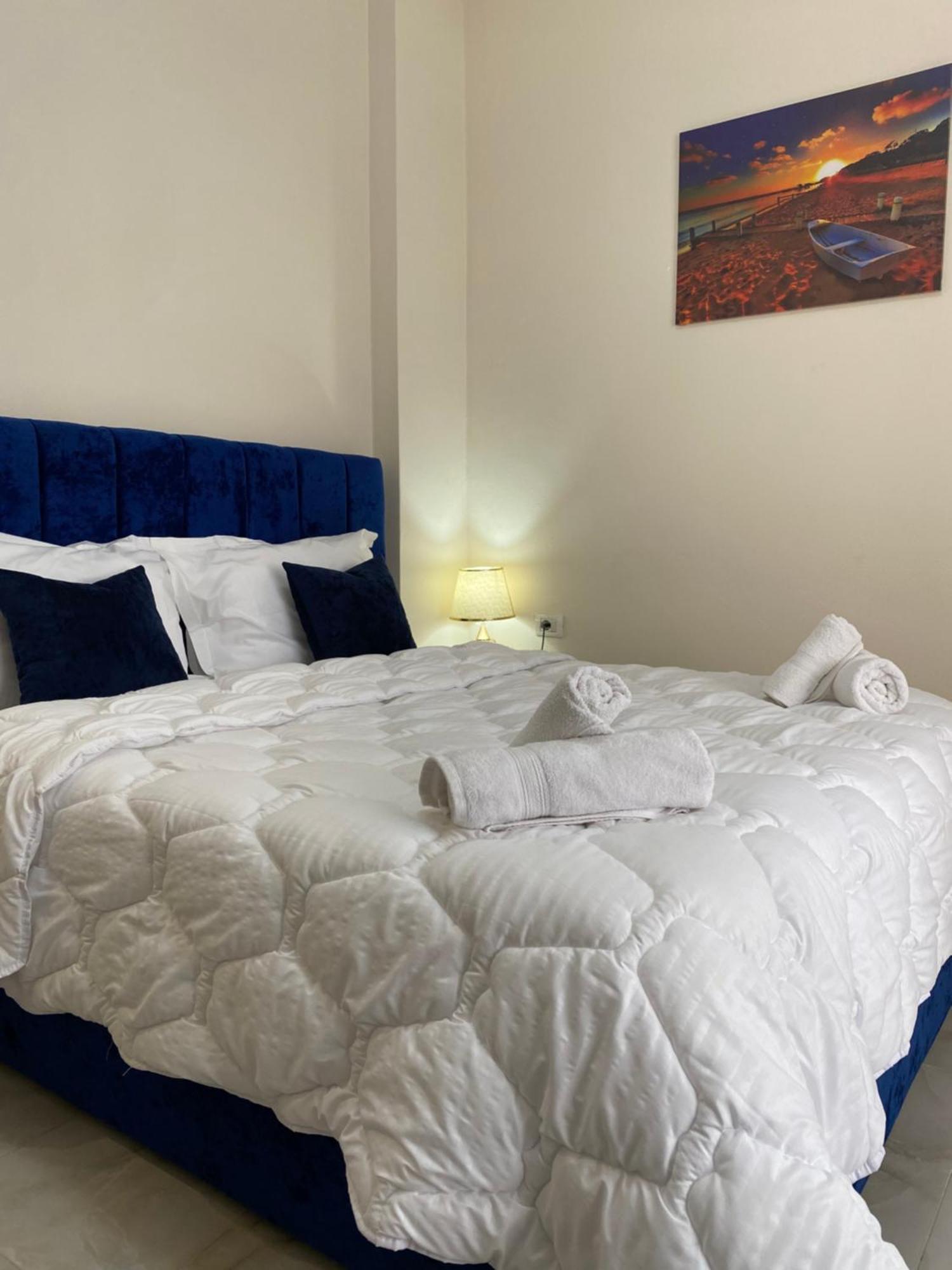 Troy Aparthotel Дуррес Экстерьер фото