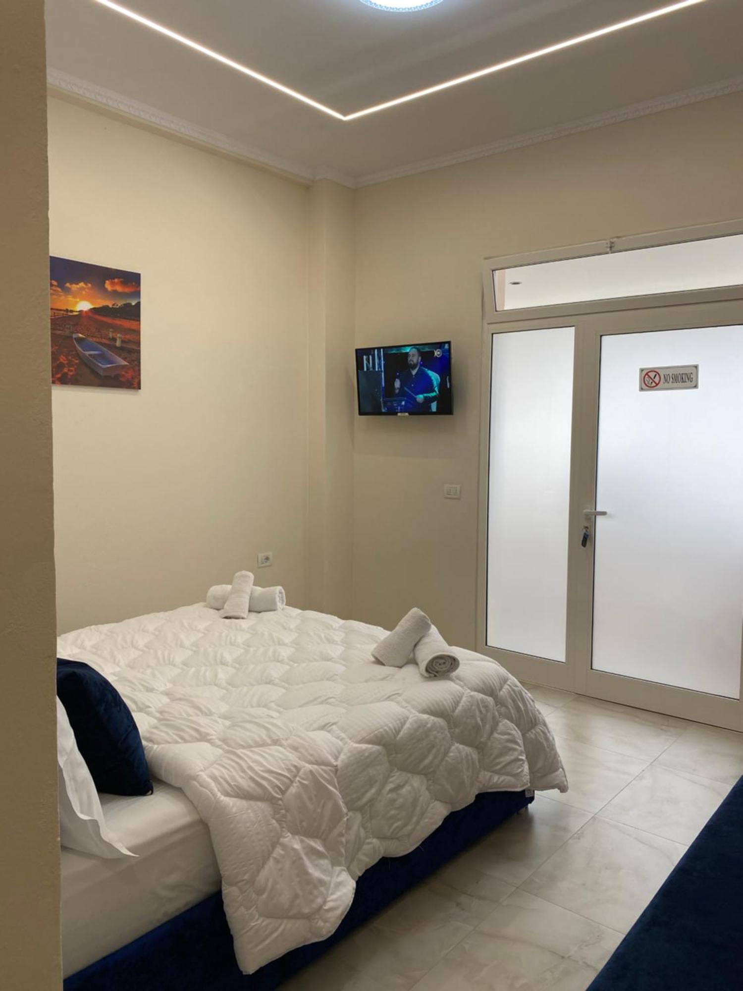 Troy Aparthotel Дуррес Экстерьер фото