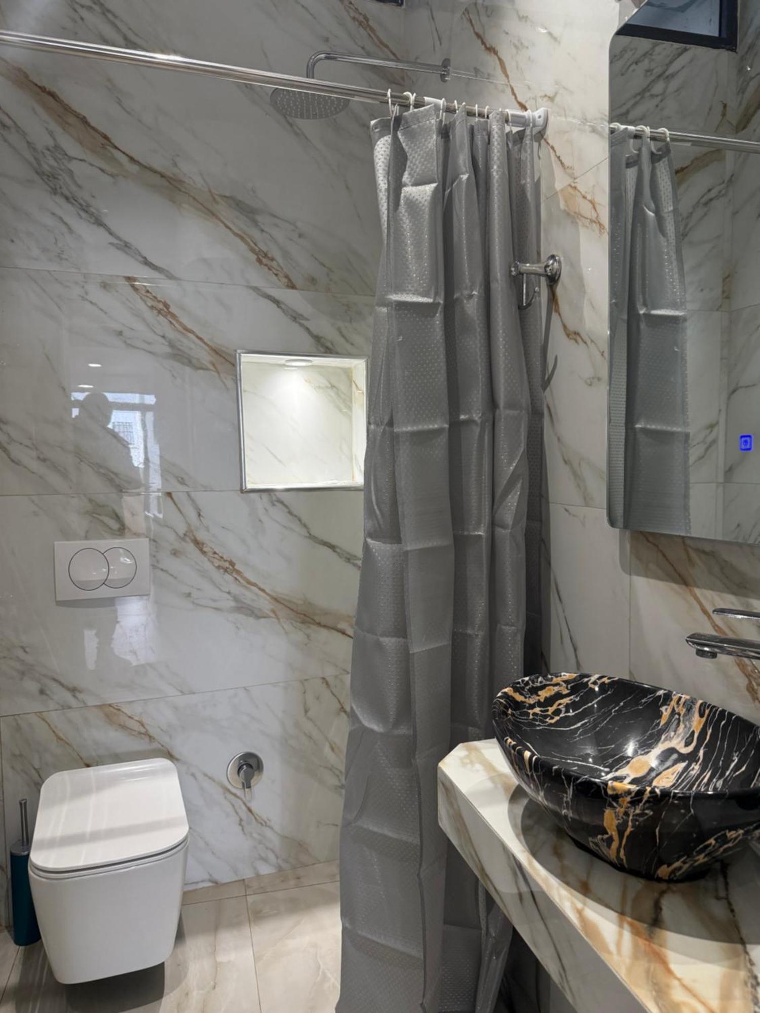 Troy Aparthotel Дуррес Экстерьер фото