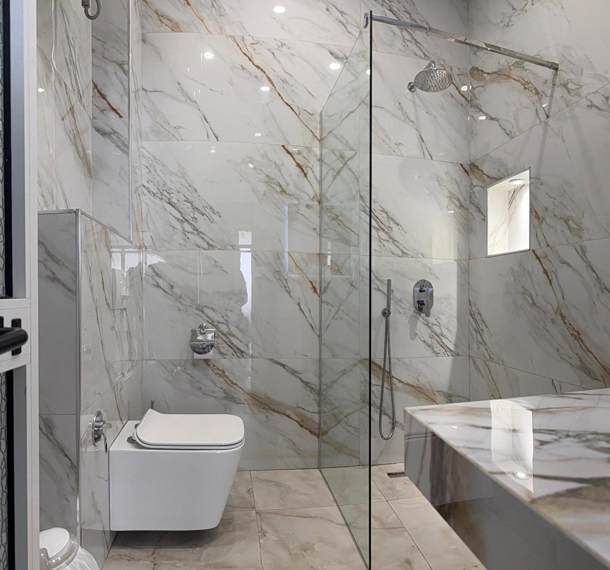 Troy Aparthotel Дуррес Экстерьер фото